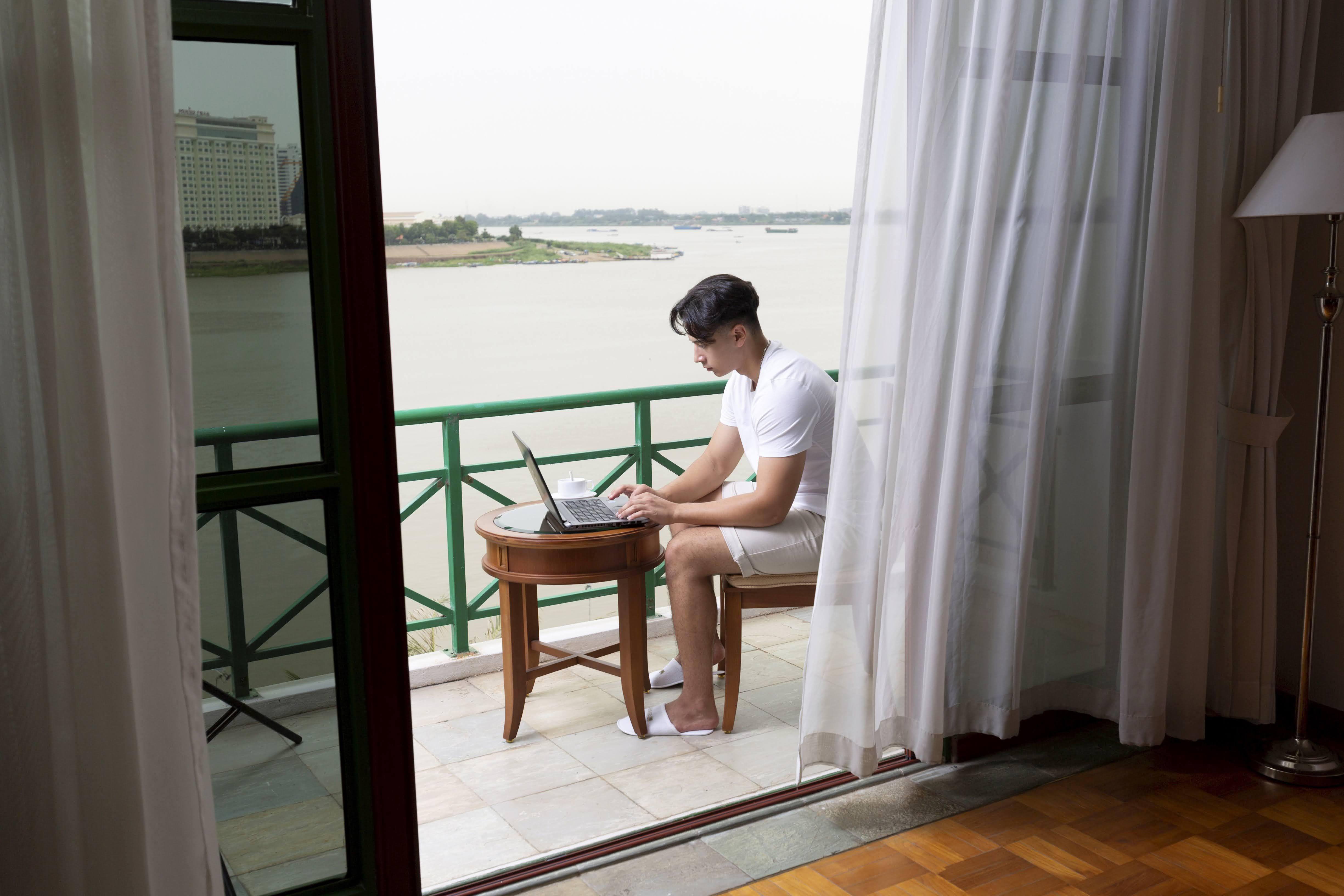 Himawari Hotel Apartments Phnom Penh Esterno foto