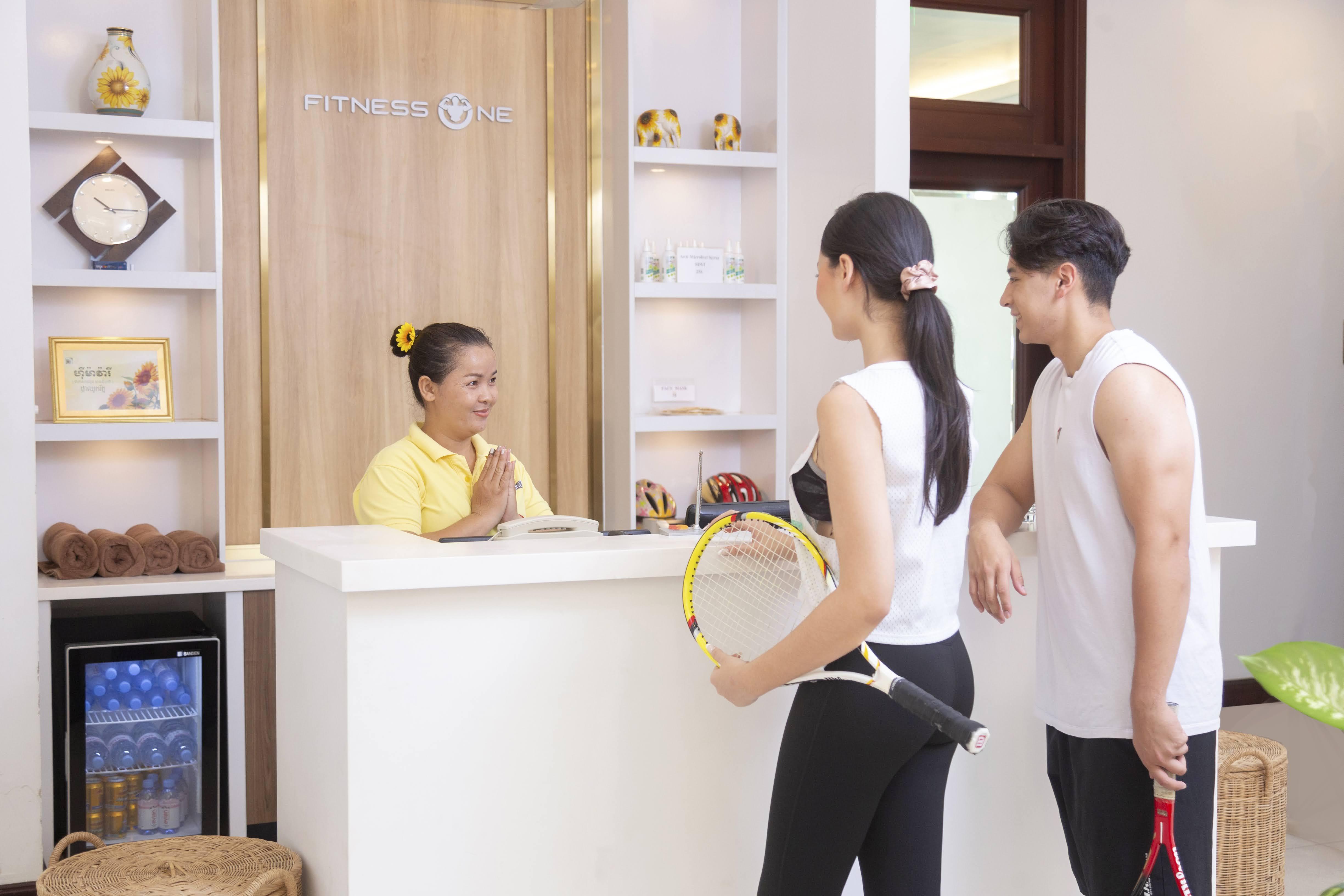 Himawari Hotel Apartments Phnom Penh Esterno foto