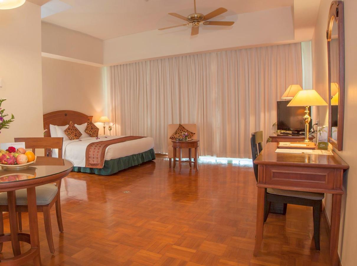 Himawari Hotel Apartments Phnom Penh Esterno foto