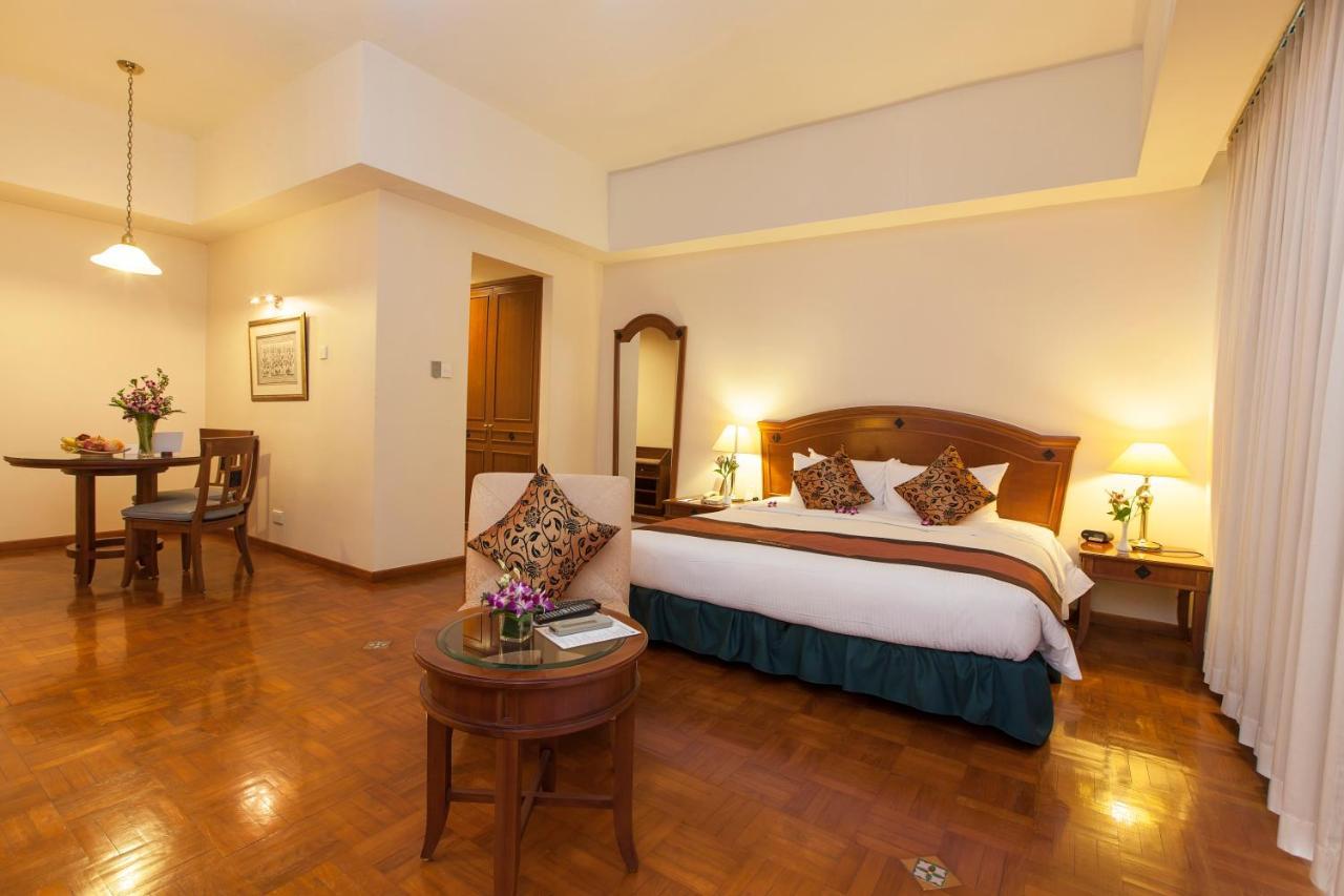 Himawari Hotel Apartments Phnom Penh Esterno foto