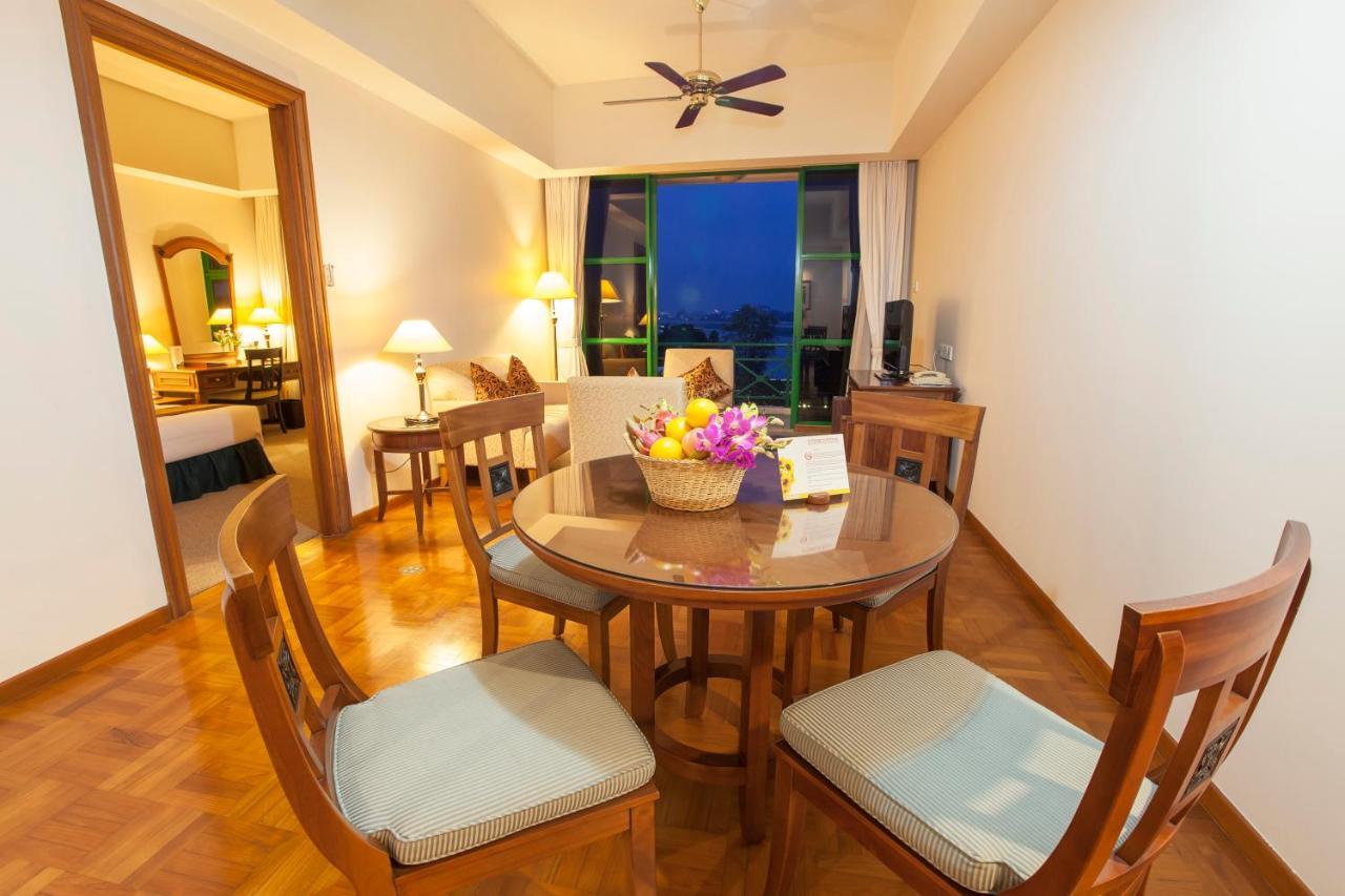 Himawari Hotel Apartments Phnom Penh Esterno foto