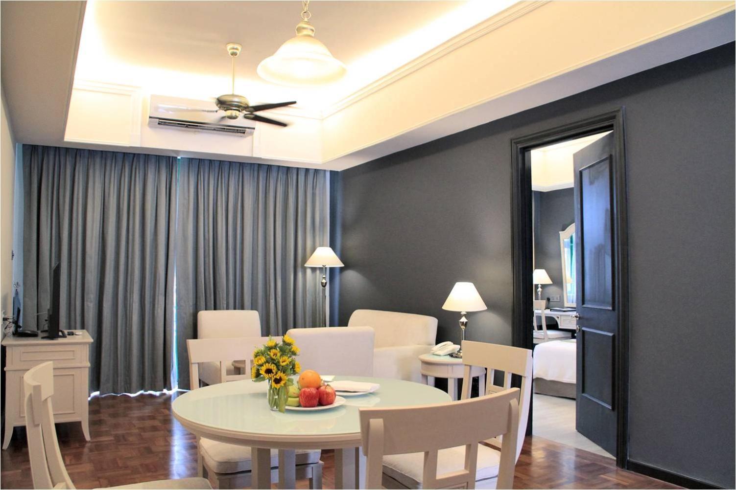 Himawari Hotel Apartments Phnom Penh Esterno foto