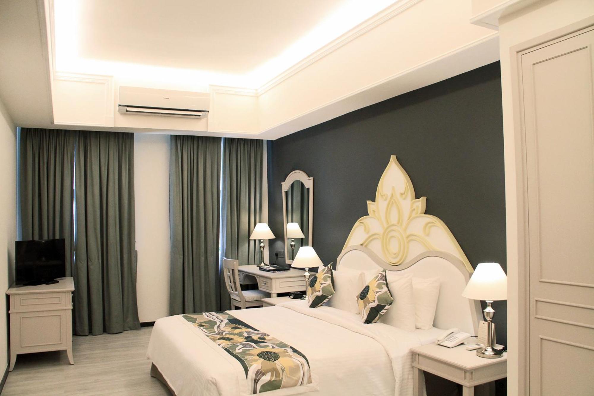 Himawari Hotel Apartments Phnom Penh Esterno foto