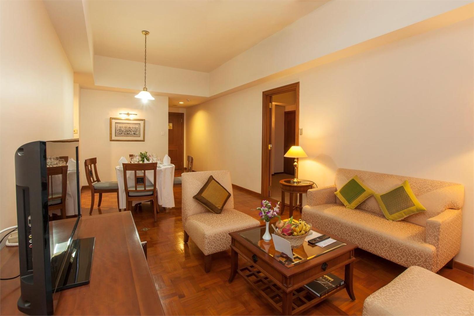Himawari Hotel Apartments Phnom Penh Esterno foto