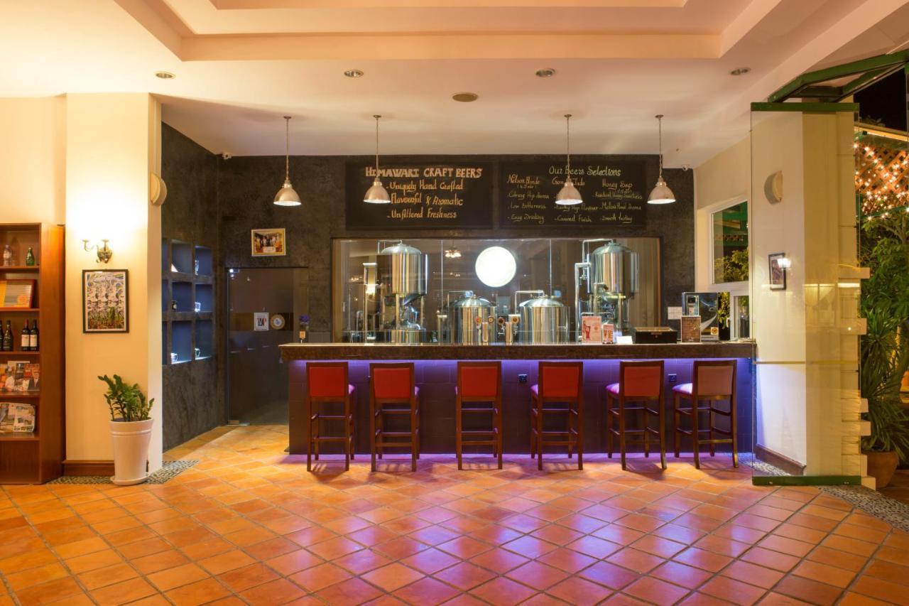 Himawari Hotel Apartments Phnom Penh Esterno foto
